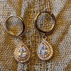 Zircon glamorous earrings dangle golden tone NWT